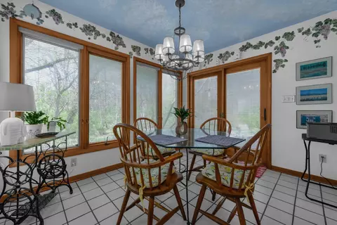 Dining - 1244 Lancaster Pike, Circleville, OH 43113 photo 3 of 4