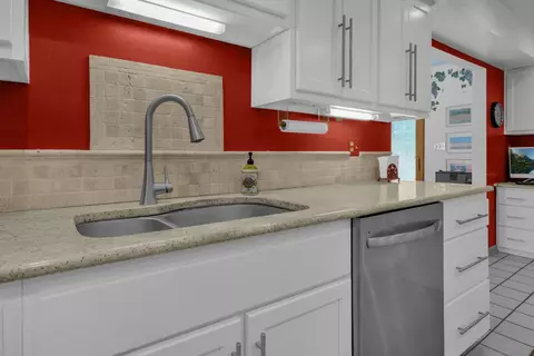 Kitchen - 1244 Lancaster Pike, Circleville, OH 43113 photo 5 of 6