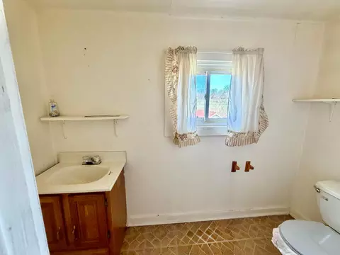 Bath - 172 Hayward Ave, Circleville, OH 43113 photo 2 of 2