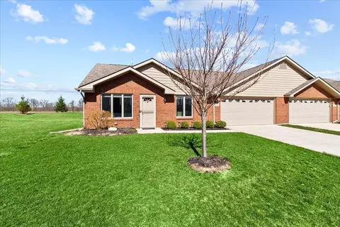 890 Autumn Chase Ln, Marysville, OH 43040