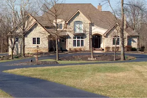 7660 Pond Close Rd, Blacklick, OH 43004