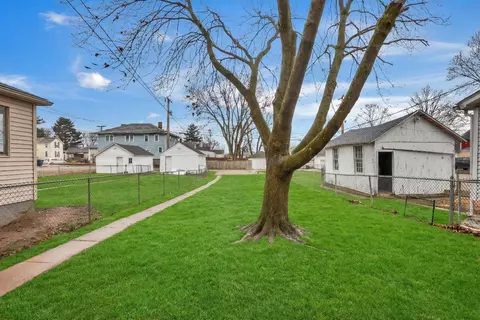 Exterior - 834 E Main St, Lancaster, OH 43130 photo 11 of 19