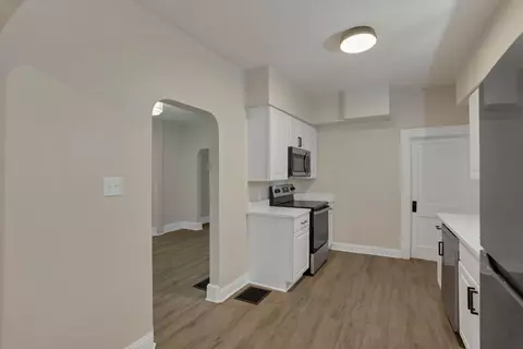 Entry Way - 834 E Main St, Lancaster, OH 43130 photo 2 of 5