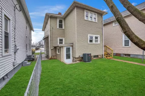 Exterior - 834 E Main St, Lancaster, OH 43130 photo 15 of 19
