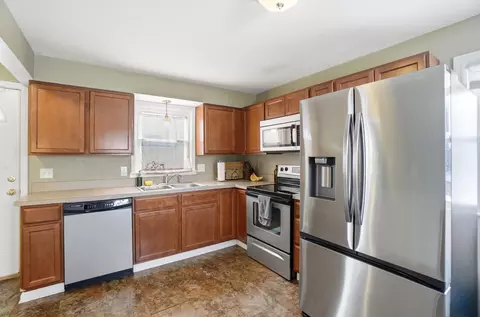 Kitchen - 1403 E Chestnut St, Lancaster, OH 43130 photo 2 of 3