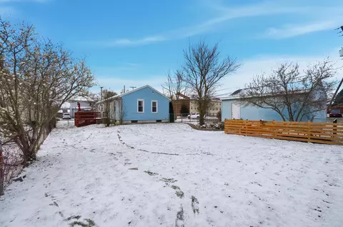 Exterior - 1403 E Chestnut St, Lancaster, OH 43130 photo 6 of 10