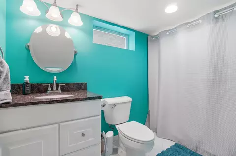 Bath - 1403 E Chestnut St, Lancaster, OH 43130 photo 3 of 4