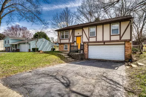 1833 Lakeview Dr, Newark, OH 43055