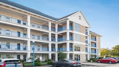 4401 Hunts Landing Rd SE #304, Hebron, OH 43025