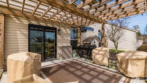 Exterior - 222 Trail E, Pataskala, OH 43062 photo 7 of 11