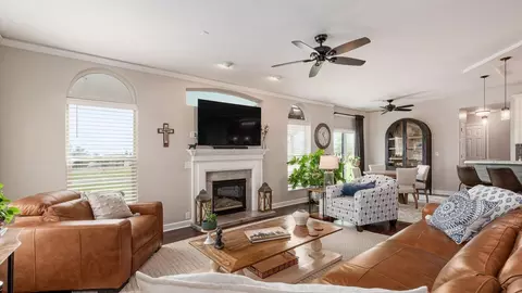 Living - 222 Trail E, Pataskala, OH 43062 photo 2 of 4