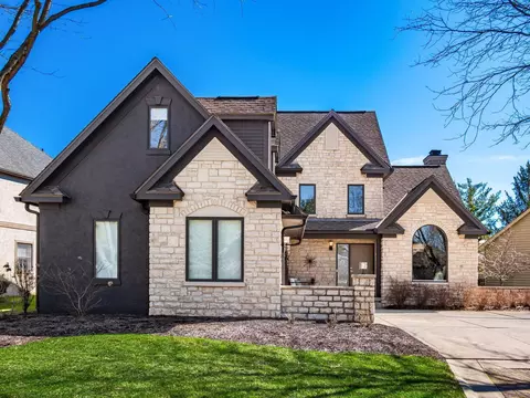 9821 Oxford Cir, Powell, OH 43065