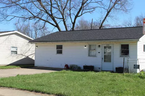 Exterior - 1234 Williams Dr, Circleville, OH 43113 photo 2 of 4