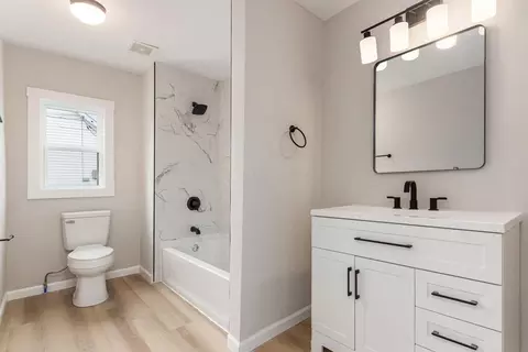 Bath - 528 E Ohio St, Circleville, OH 43113 photo 1 of 2