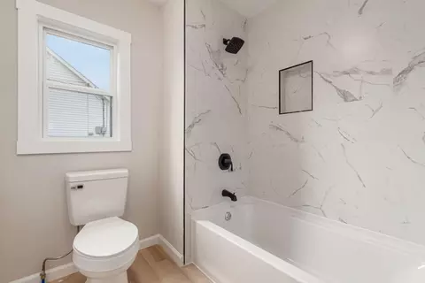 Bath - 528 E Ohio St, Circleville, OH 43113 photo 2 of 2