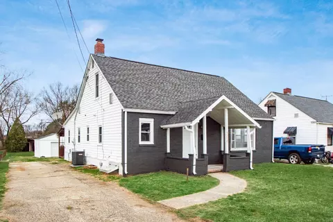 Exterior - 528 E Ohio St, Circleville, OH 43113 photo 3 of 6