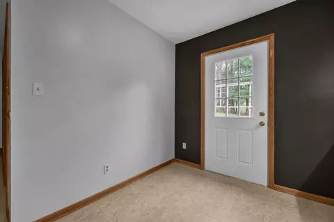 Entry Way - 1871 Blue Jay Rd, Heath, OH 43056 photo 2 of 2
