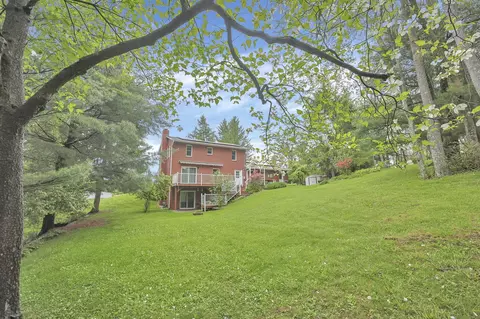 Exterior - 1871 Blue Jay Rd, Heath, OH 43056 photo 6 of 10
