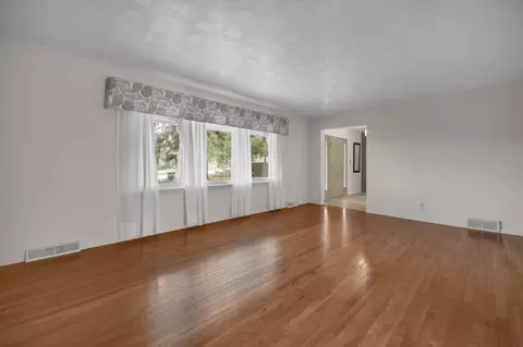 Living - 1871 Blue Jay Rd, Heath, OH 43056 photo 1 of 2