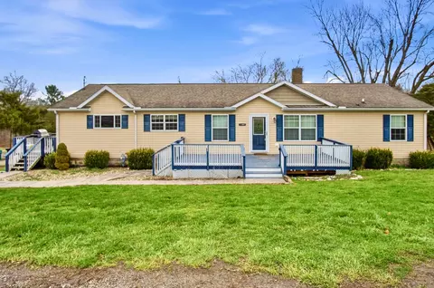 960 3rd St, Philo, OH 43771