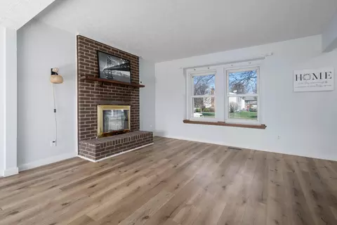Living - 1729 Laredo Ct, Powell, OH 43065 photo 2 of 7