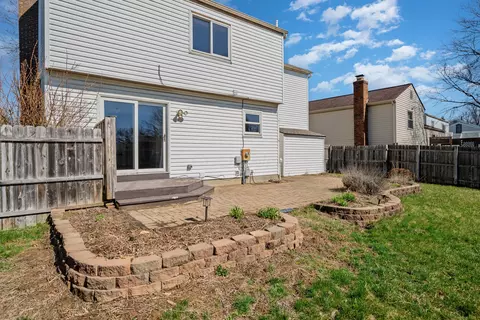 Exterior - 1729 Laredo Ct, Powell, OH 43065 photo 6 of 10