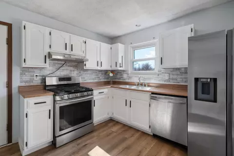 Kitchen - 1729 Laredo Ct, Powell, OH 43065 photo 1 of 3