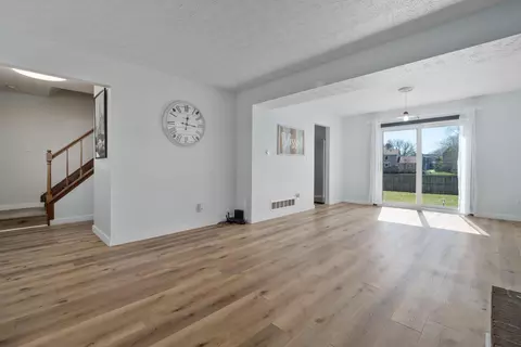 Living - 1729 Laredo Ct, Powell, OH 43065 photo 3 of 7