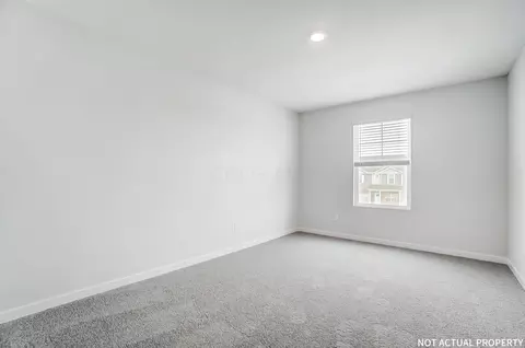 Bedroom - 131 Vine Grove Dr, Circleville, OH 43113 photo 9 of 10