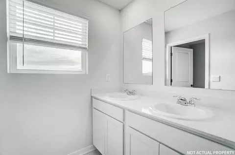 Bath - 131 Vine Grove Dr, Circleville, OH 43113 photo 5 of 6