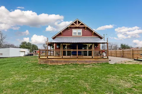 374 Center St, Gratiot, OH 43740