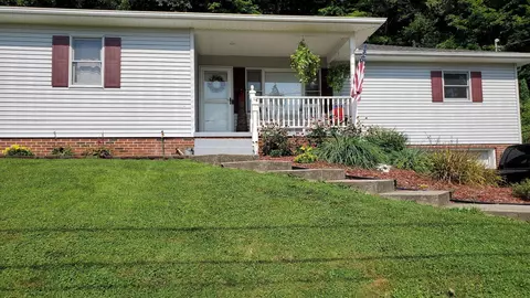 245 School St, Bremen, OH 43107