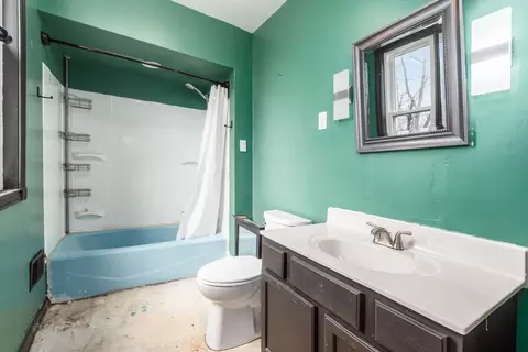 Bath - 369 E 15th Ave, Columbus, OH 43201 photo 1 of 3