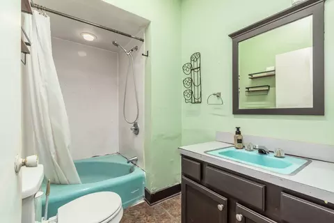 Bath - 369 E 15th Ave, Columbus, OH 43201 photo 2 of 3