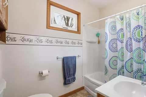 Bath - 406 North St, Prospect, OH 43342 photo 1 of 2