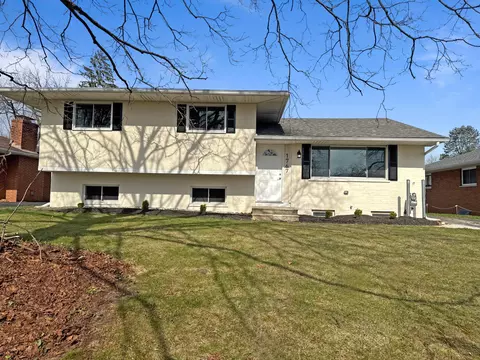 1767 Woodcrest Rd, Columbus, OH 43232