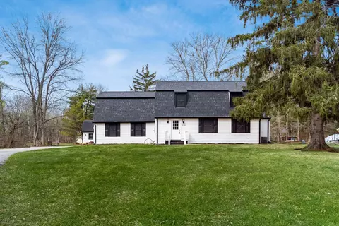 6136 Charmar Dr, Westerville, OH 43082