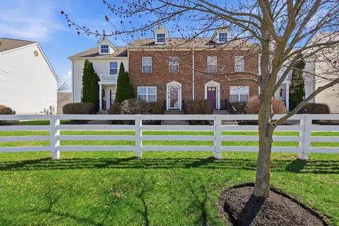 978 Hartford Village Blvd, Columbus, OH 43228