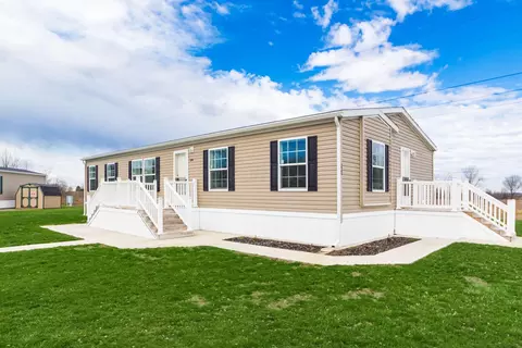 220 Woodcrest Dr, Marysville, OH 43040