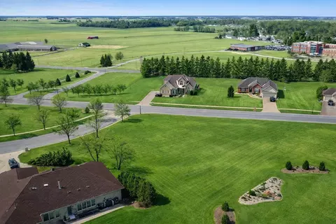 104 Waterford Dr, Bucyrus, OH 44820