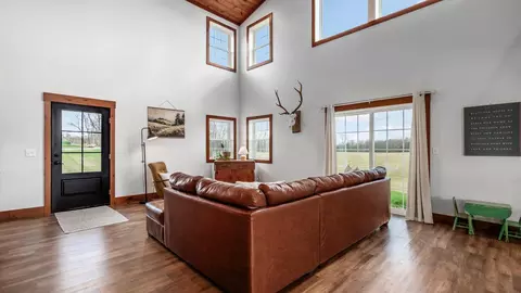 Entry Way - 2910 Slack Rd, Mount Perry, OH 43760 photo 4 of 10