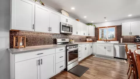 Kitchen - 2910 Slack Rd, Mount Perry, OH 43760 photo 3 of 4