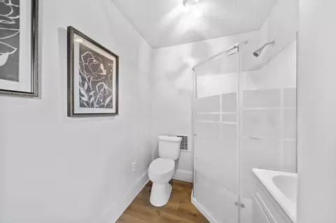 Bath - 796 E 4th Ave, Columbus, OH 43201 photo 2 of 6