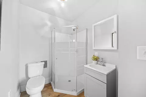 Bath - 796 E 4th Ave, Columbus, OH 43201 photo 3 of 6