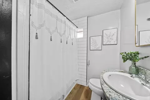 Bath - 796 E 4th Ave, Columbus, OH 43201 photo 5 of 6