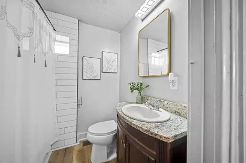 Bath - 796 E 4th Ave, Columbus, OH 43201 photo 4 of 6