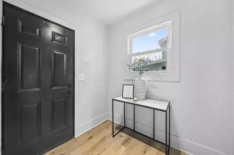 Entry Way - 796 E 4th Ave, Columbus, OH 43201 photo 3 of 5