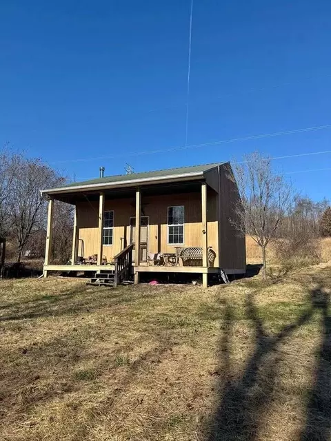 12521 Fallsburg Rd NE, Frazeysburg, OH 43822