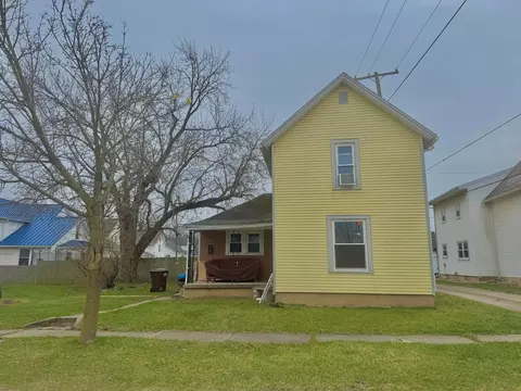 511 W Maple St, Willard, OH 44890 photo 2
