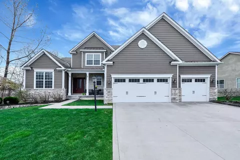 1669 Forest View Dr, Pataskala, OH 43062